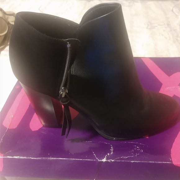 Shoes - Picture 2 of 2